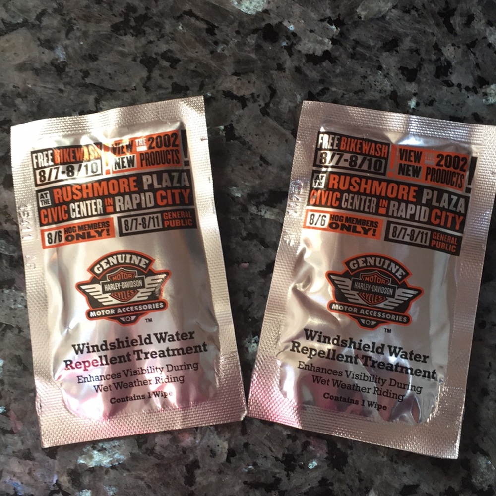Harley Davidson Windshield water repellent wipes